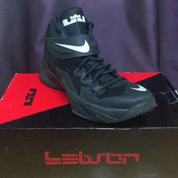 Lebron James Size 13 - Picture 2 of 4
